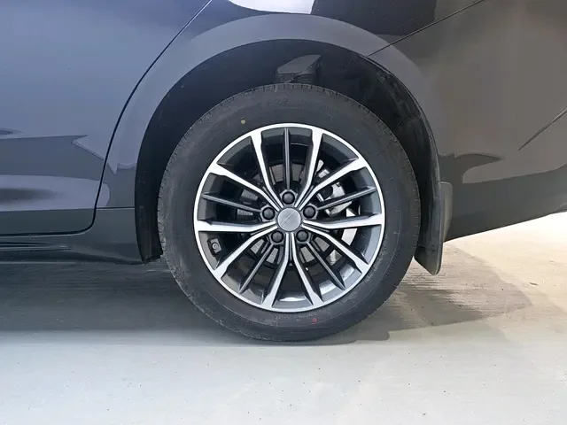 Geely Preface Xing Rui 2025 1.5T Dongfangyao Jinghong Edition+ 2025 — thumbnail 3