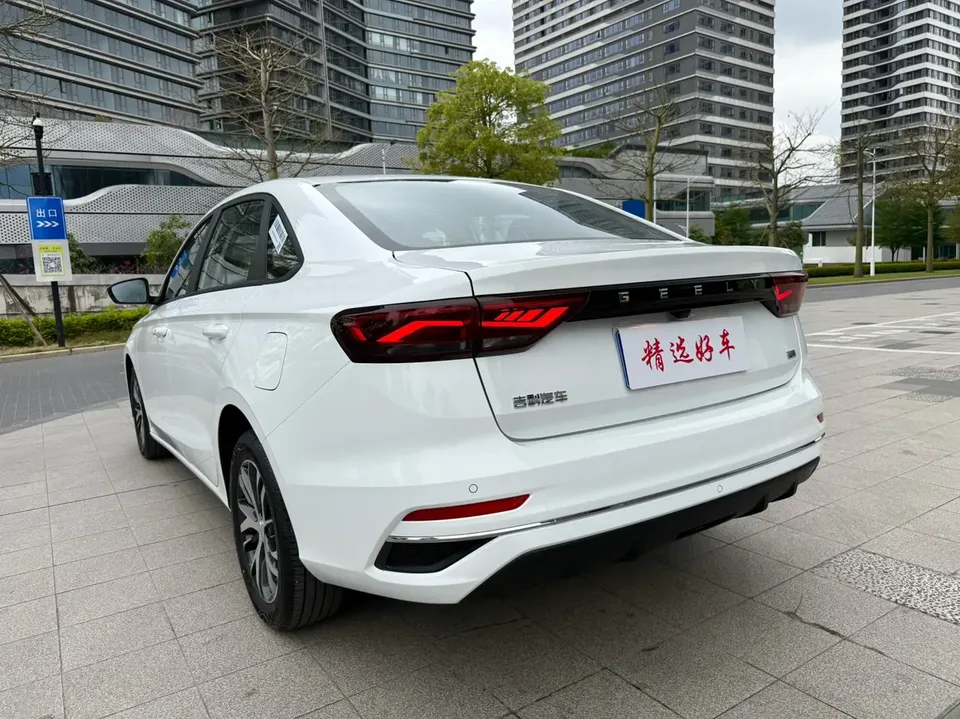 Geely Emgrand Emgrand 2025 Emgrand 2025 4th Generation 1.5L CVT Star Edition 2025 — thumbnail 2