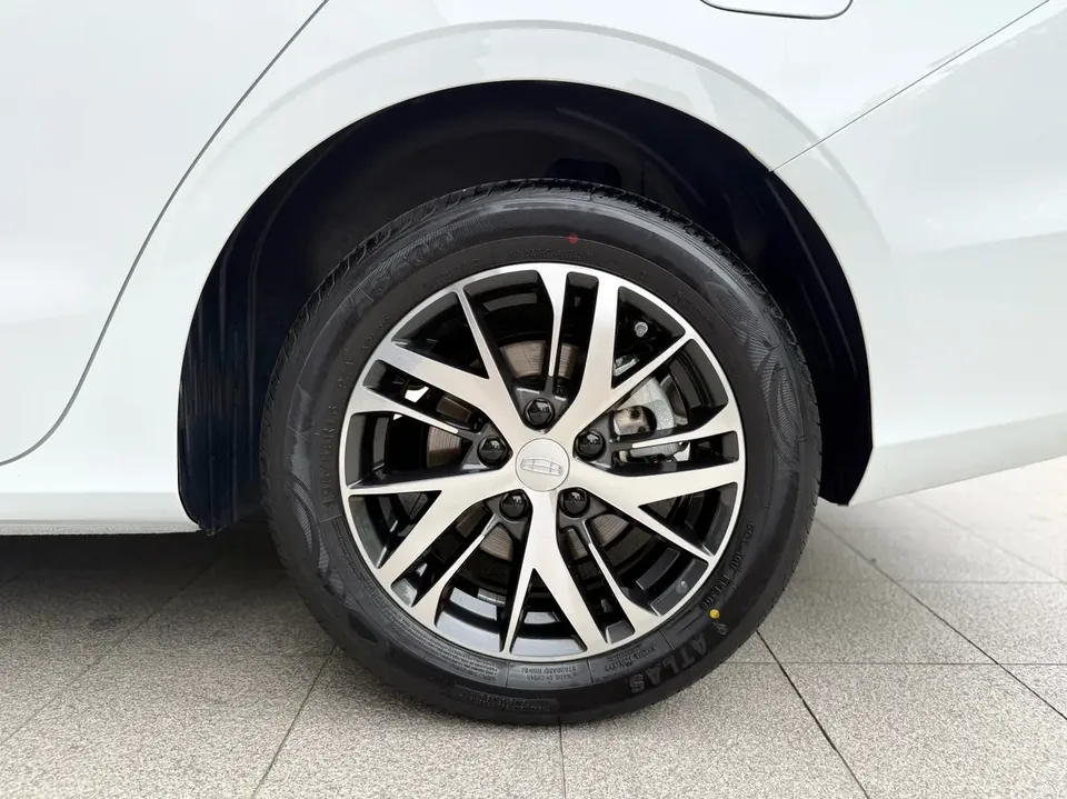 Geely Emgrand Emgrand 2025 Emgrand 2025 4th Generation 1.5L CVT Star Edition 2025 — thumbnail 3