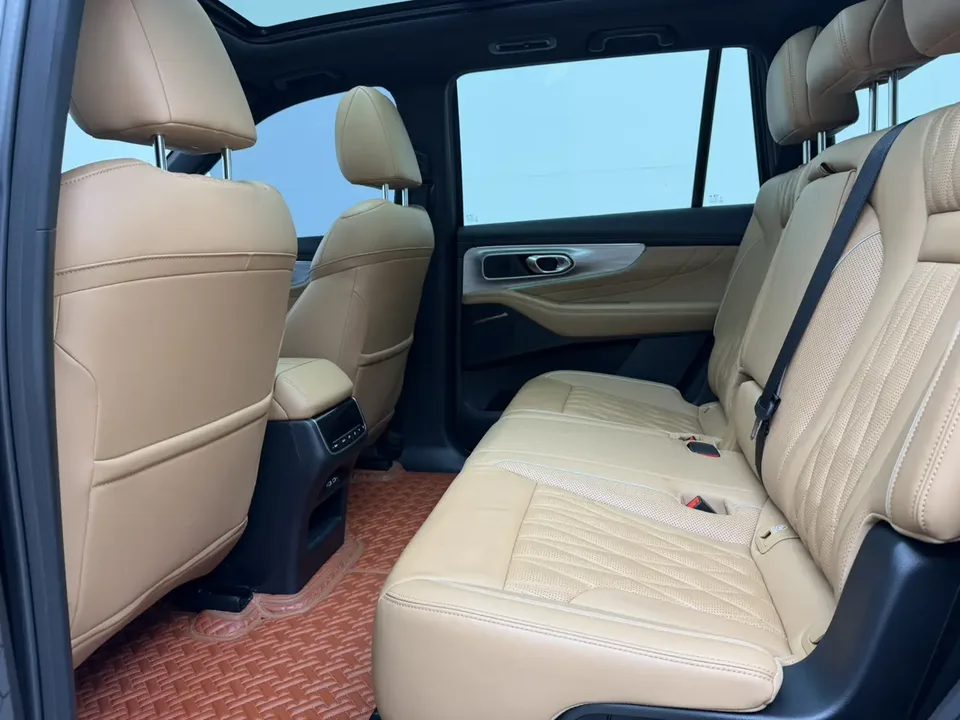GAC Trumpchi GS8 Trumpchi GS8 2024 Pilot Series 2.0TGDI 2WD Luxury Connected Edition 2023 — миниатюра 4