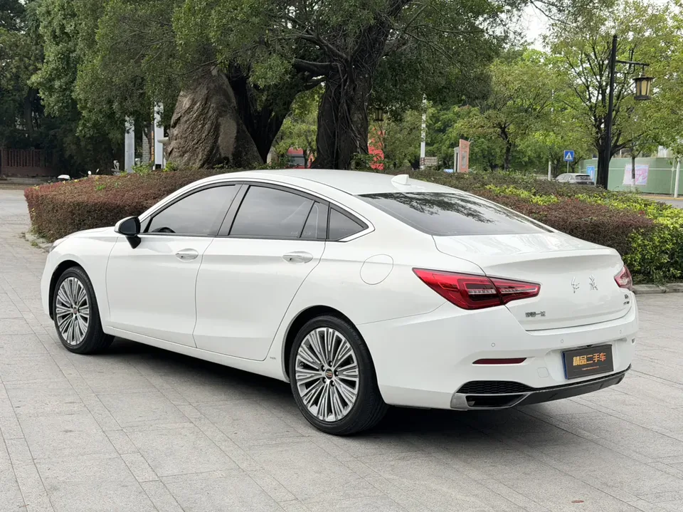 Hongqi H5 classic Hongqi H5 Classic 2022 1.8T Automatic Zhilian Qiyun Edition 2023 — миниатюра 2