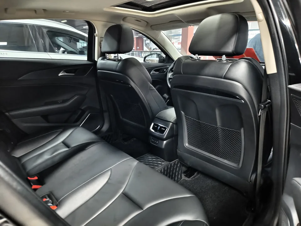 Hongqi H5 classic Hongqi H5 Classic 2022 1.5T DCT Flag Rhyme Edition 2022 — миниатюра 2
