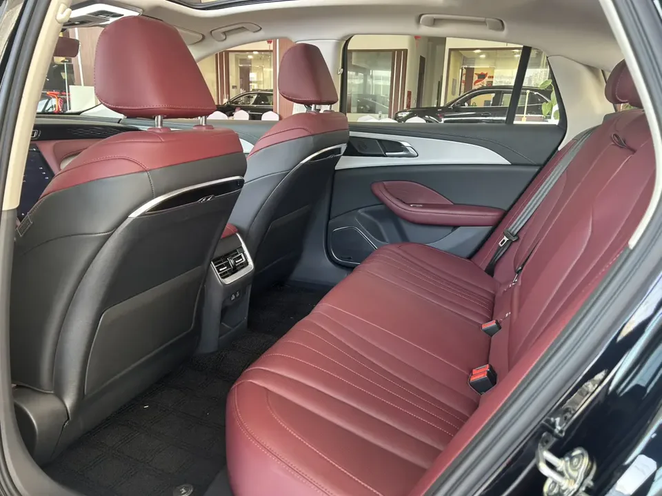 Hongqi H5 Hongqi H5 2025 2.0T Automatic Flagship 500,000 Commemorative Edition 2026 — миниатюра 3