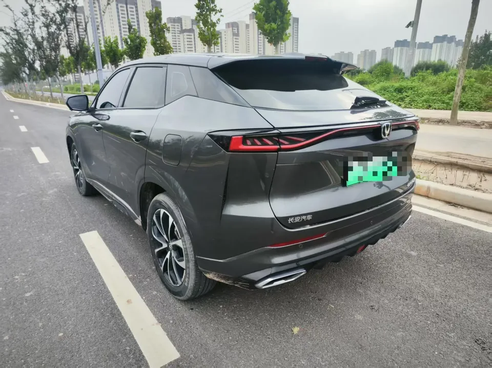 Changan UNI-Z PHEV Blue Whale iDD 125KM Beyond Edition 2024 — миниатюра 4