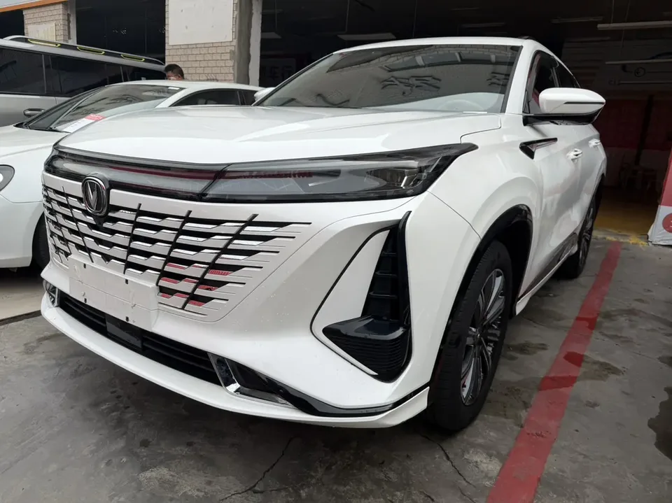 Changan CS75PLUS third generation 1.5T automatic premium model 2023 — фото 1, купить с доставкой в Москву