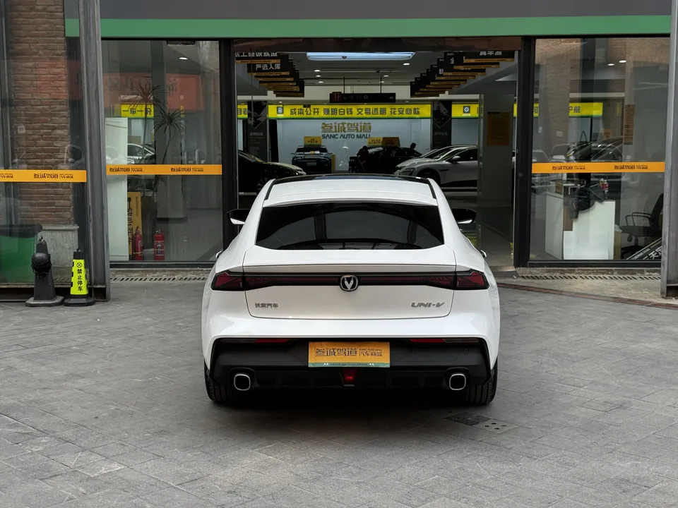 Changan UNI-V 1.5T exclusive model 2023 — миниатюра 2