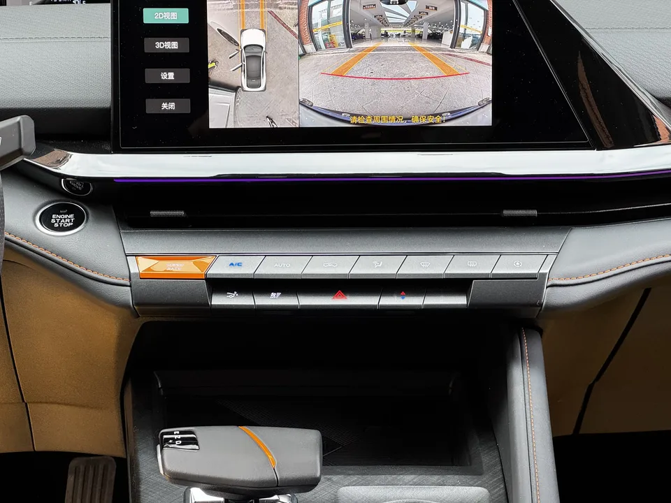 Changan UNI-V 1.5T exclusive model 2023 — миниатюра 3