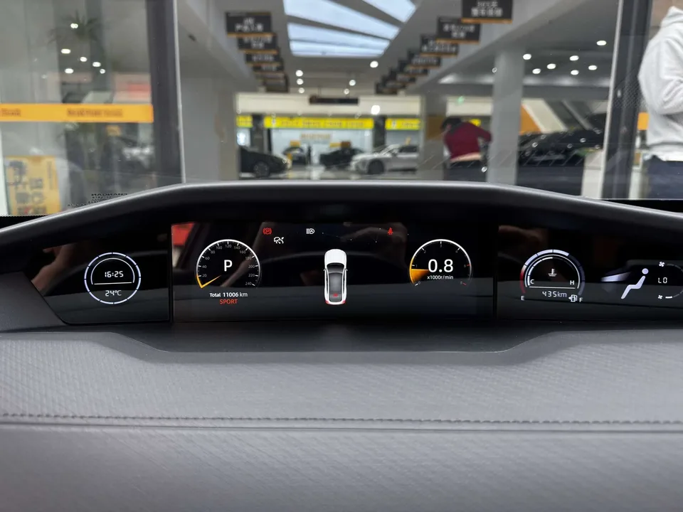 Changan UNI-V 1.5T exclusive model 2023 — миниатюра 4