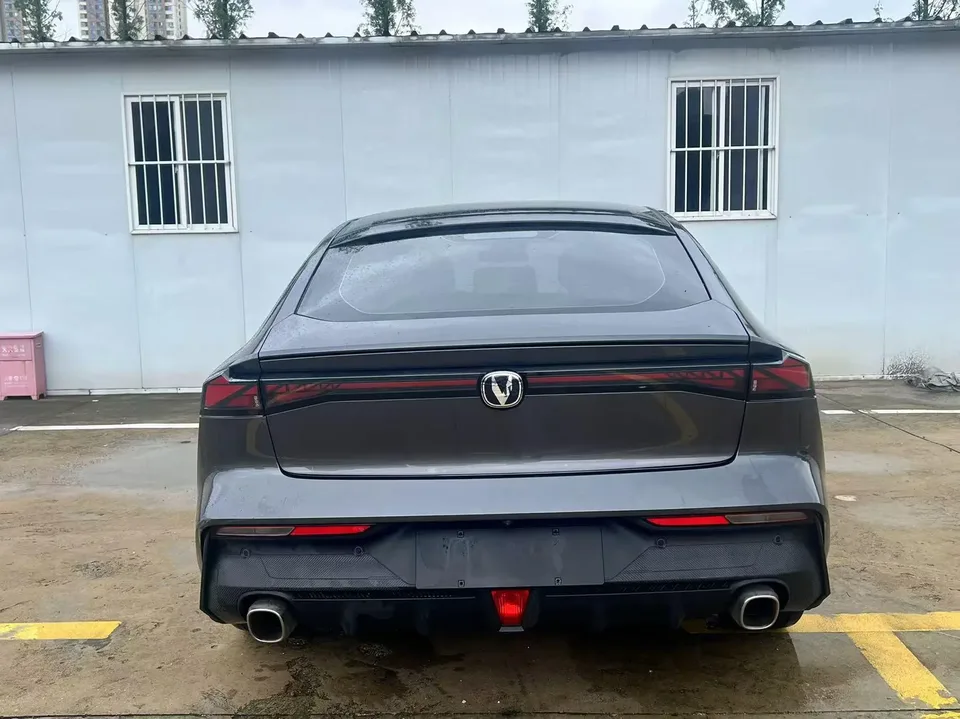 Changan UNI-V 1.5T Premium Edition 2022 — миниатюра 2
