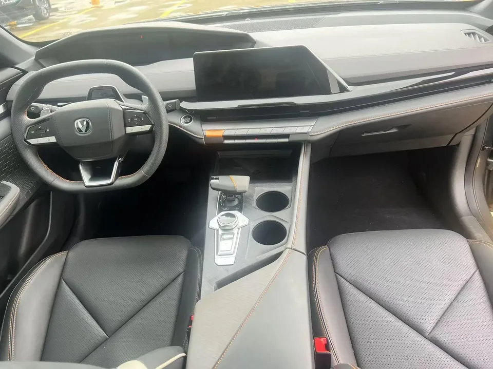 Changan UNI-V 1.5T Premium Edition 2022 — миниатюра 3