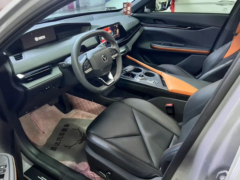 Changan UNI-V 1.5T Premium Edition 2022 — миниатюра 3
