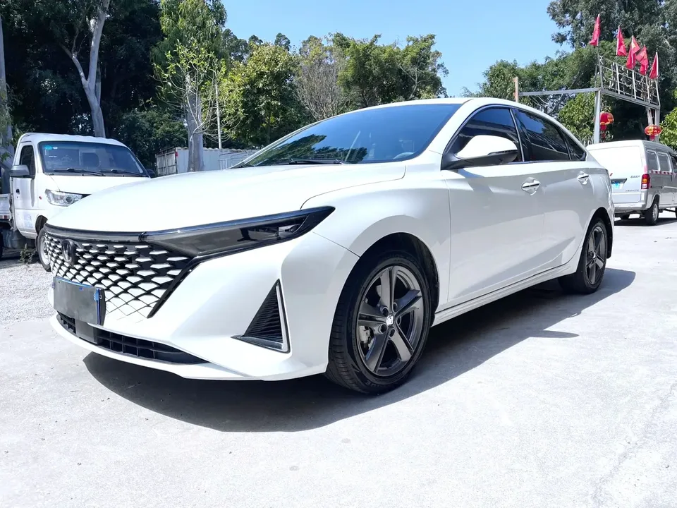 Changan Raeton PLUS Ruicheng PLUS 2023 Ruicheng PLUS 2023 1.5T DCT Premium Edition 2023 — photo 1, buy with delivery to Moscow