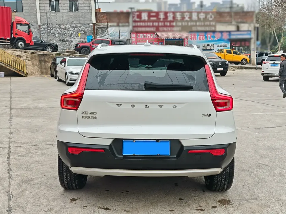 Volvo XC40 Volvo XC40 2022 T4 four-wheel drive Zhiyuan luxury version 2022 — миниатюра 2