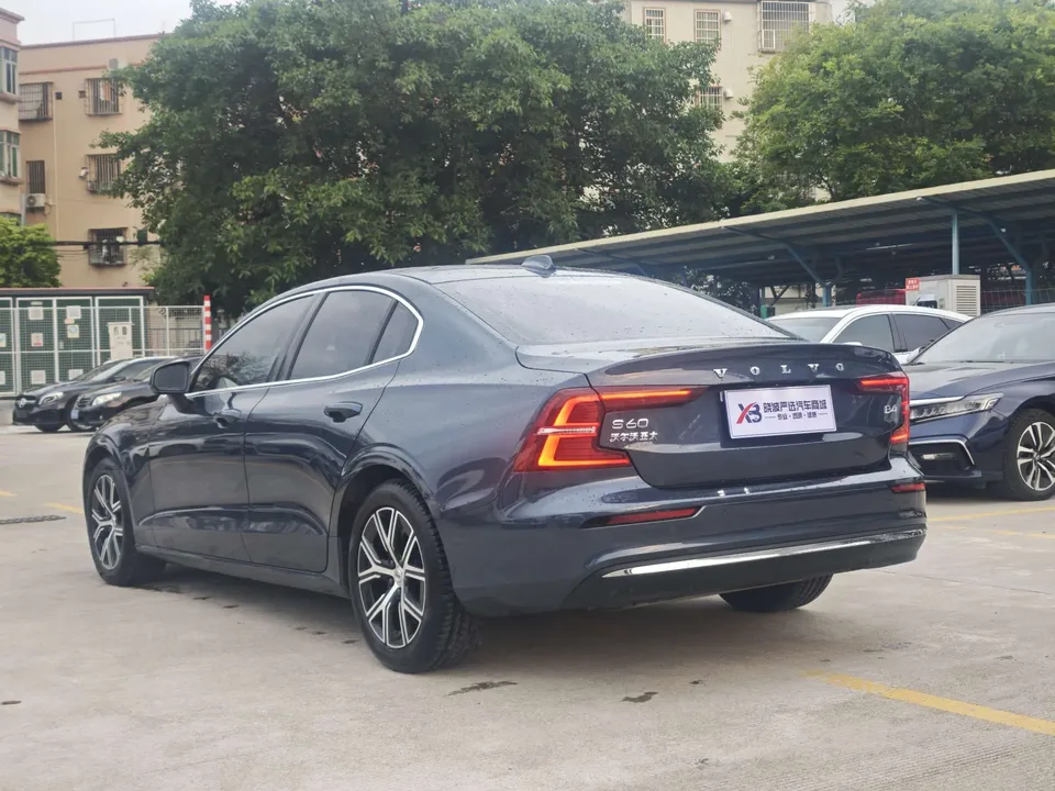 Volvo S60 Volvo S60 2023 B4 Zhiyi Luxury Edition 2023 — миниатюра 2