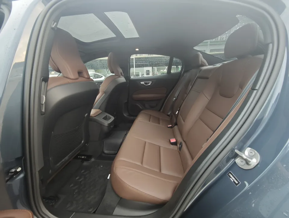 Volvo S60 Volvo S60 2023 B4 Zhiyi Luxury Edition 2023 — миниатюра 5