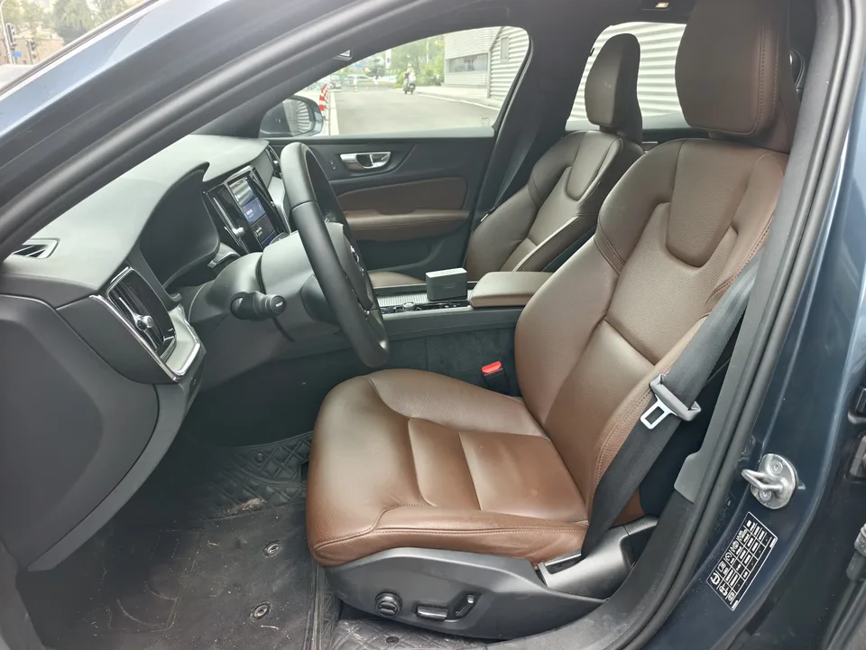 Volvo S60 Volvo S60 2025 B4 Zhiyi Luxury Edition 2025 — миниатюра 4
