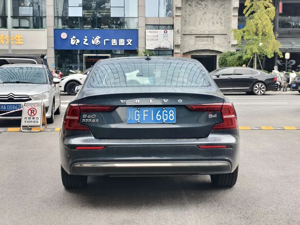 Volvo S60 Volvo S60 2025 B4 Zhiyi Luxury Edition 2025 — миниатюра 5