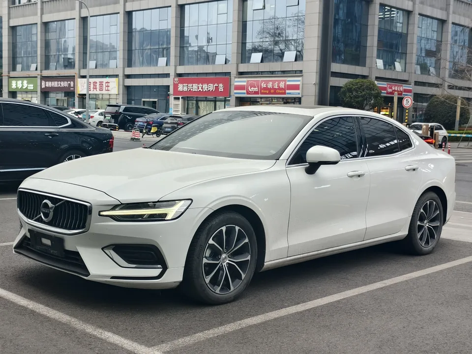 Volvo S60 2022