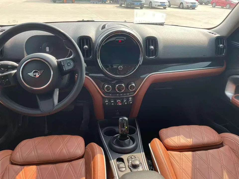 MINI Countryman MINI COUNTRYMAN 2022 1.5T COOPER ALL4 Connoisseur 2022 — миниатюра 4