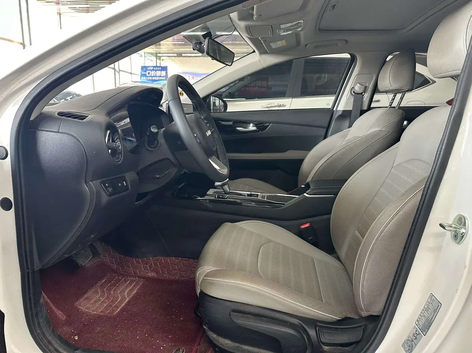 Kia K3 Kia K3 2023 1.5L IVT Deluxe Edition 2023 — thumbnail 4