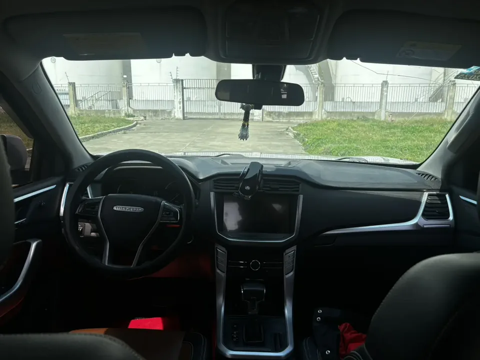 Datong Maxus T70 2.0T diesel automatic two-wheel drive Australian version long box 2023 — миниатюра 3