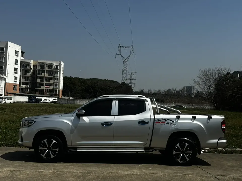 Datong Maxus T70 2.0T diesel automatic two-wheel drive Australian version long box 2023 — миниатюра 4