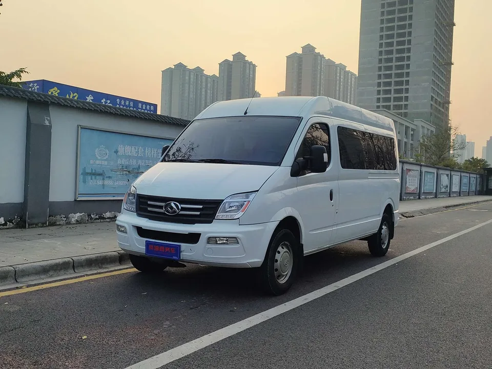Datong Xintu V80 2.0T 6-speed manual classic Aoyuntong center shaft center top 6/7/8/9 seats 127Ps 2022 — фото 1, купить с доставкой в Москву
