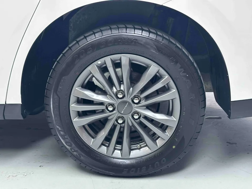 Datong Maxus G50 Maxus G50 2023 PLUS 1.5T automatic customized entry version 2023 — миниатюра 5