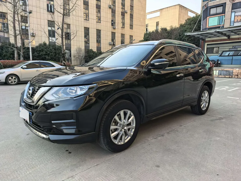 Nissan X-Trail Qijun 2023 Classic Edition 2.0L 2WD Smart Comfort Edition 2024 — фото 1, купить с доставкой в Москву