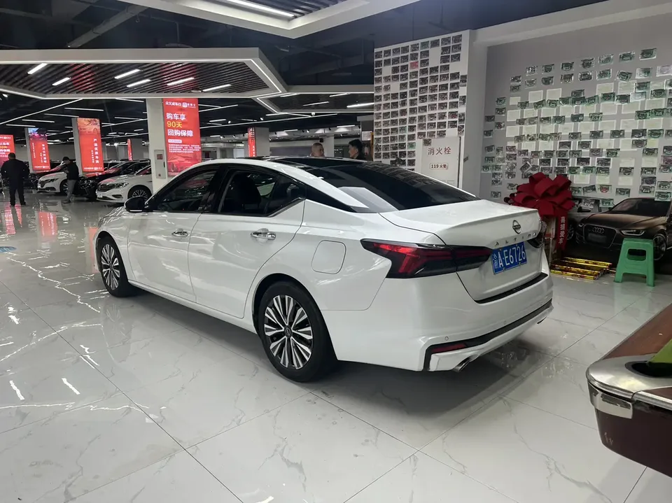 Nissan Altima Teana 2.0L XL-TLS Enjoy Edition 2023 — миниатюра 4