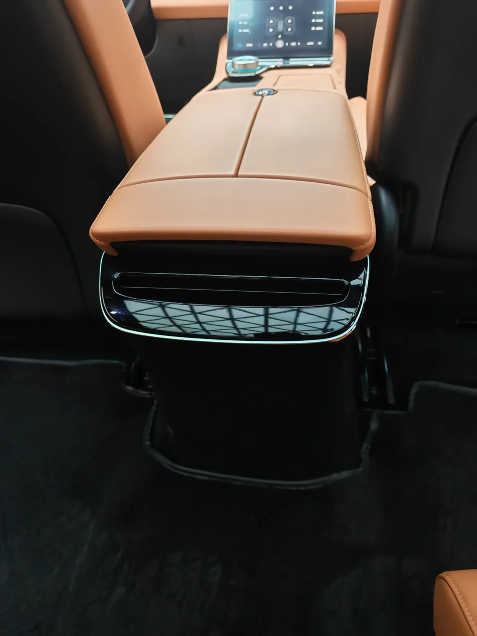 Voyah Passion PHEV Lantu Chasing Light PHEV 2024 ultra-long range four-wheel drive flagship version 2024 — миниатюра 5