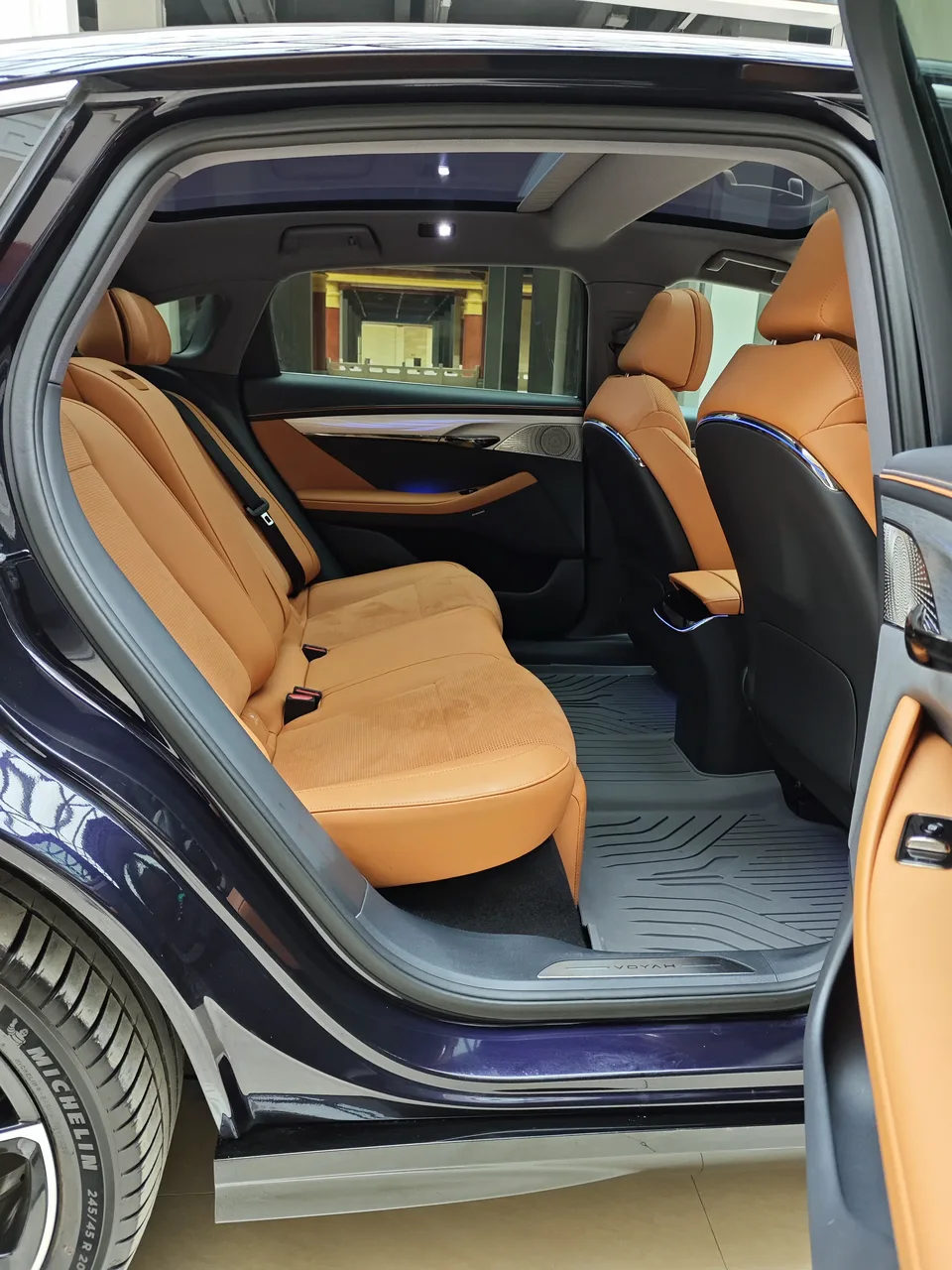 Voyah Passion PHEV Passion PHEV 2024 Lantu Chasing Light PHEV 2024 ultra-long range four-wheel drive flagship version 2024 — thumbnail 3