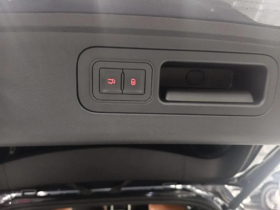 BYD Tang DM DM-i Champion Edition 112KM Prestige Edition 2023 — миниатюра 4