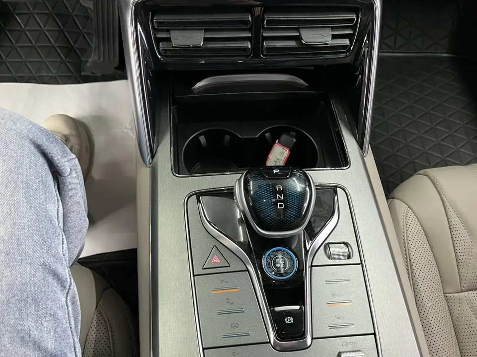 BYD Tang DM Honor Edition DM-i 112KM Premium Edition 2024 — миниатюра 3
