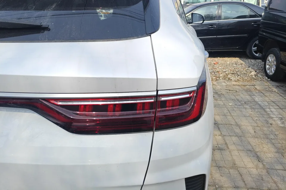 BYD Song PLUS EV flagship model 2023 — миниатюра 2