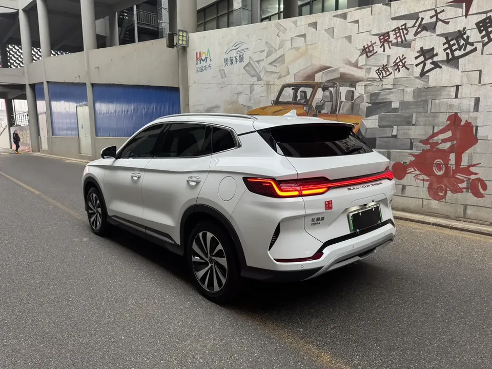 BYD Song PLUS DM DM-i Honor Edition 110KM Flagship Model 2024 — миниатюра 4