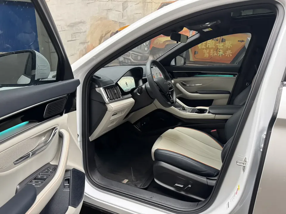 BYD Song PLUS DM DM-i Honor Edition 110KM Flagship Model 2024 — миниатюра 5