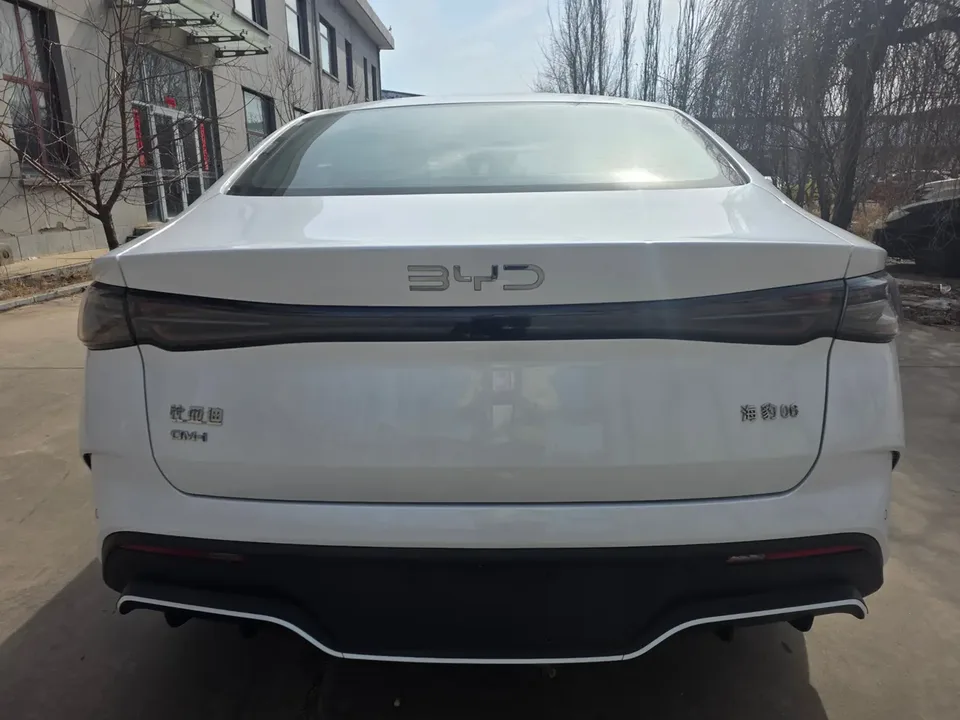 BYD Seal 06DM Intelligent Driving Edition DM-i 120KM Premium Edition 2025 — миниатюра 2