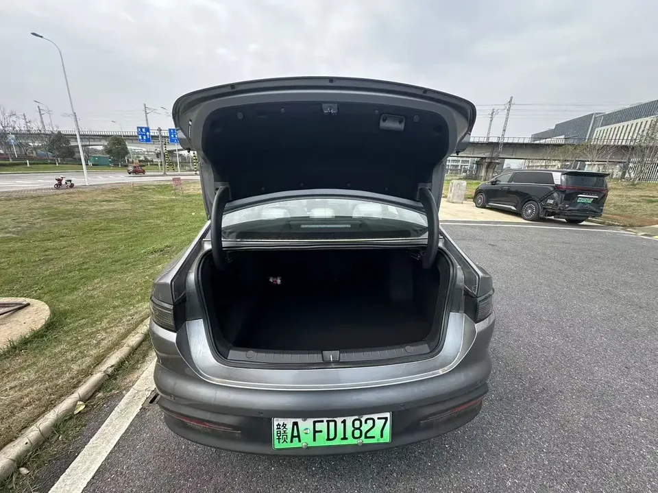 BYD Seal 05DM Intelligent Driving Edition DM-i 120KM Flagship Model 2025 — миниатюра 3