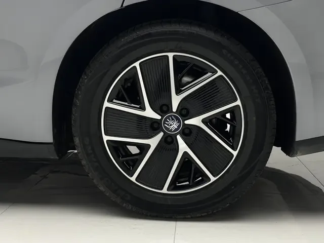 BYD Qin L DM Intelligent Driving Edition DM-i 120KM Beyond Edition 2025 — миниатюра 3