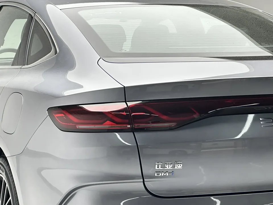 BYD Qin L DM DM-i 120KM Excellence Edition 2026 — миниатюра 4