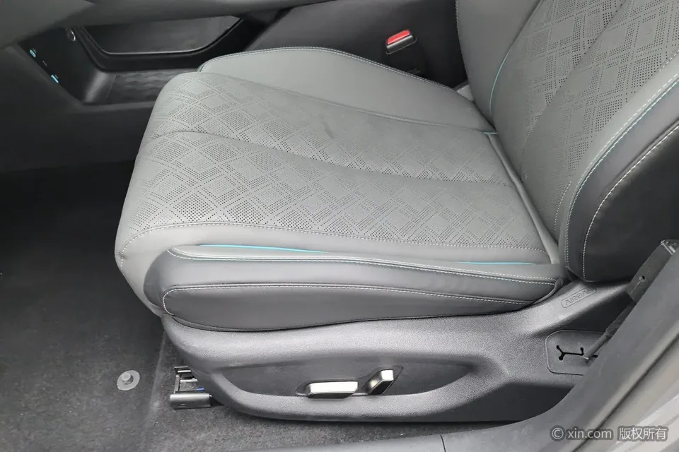 BYD Qin L DM DM-i 120KM Excellence Edition 2024 — миниатюра 5