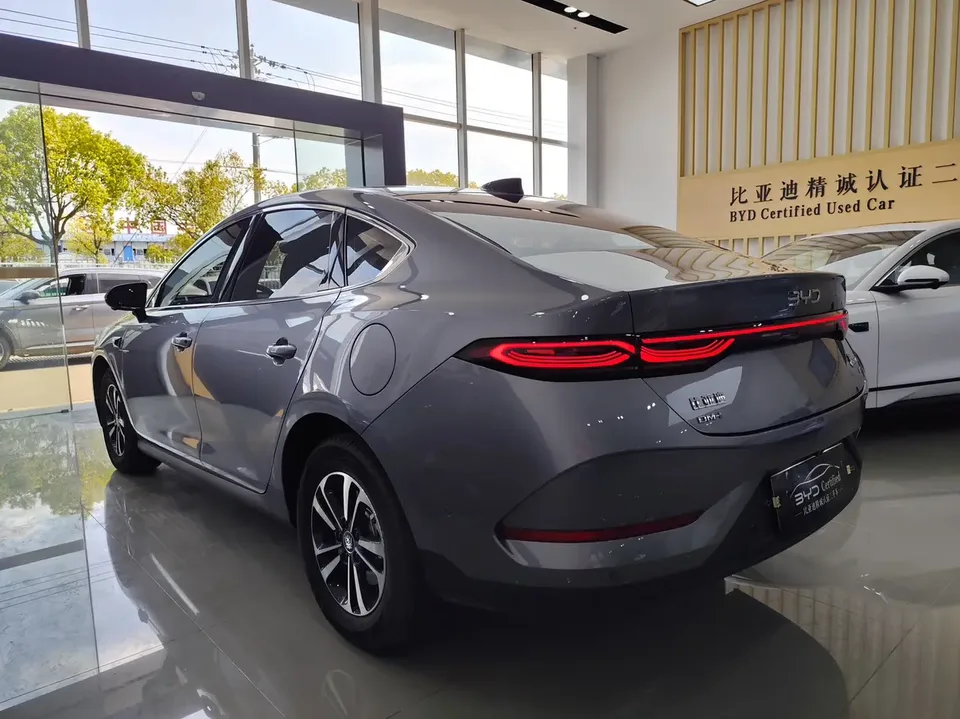 BYD Qin PLUS DM Intelligent Driving Edition DM-i 120KM Beyond Edition 2025 — миниатюра 4