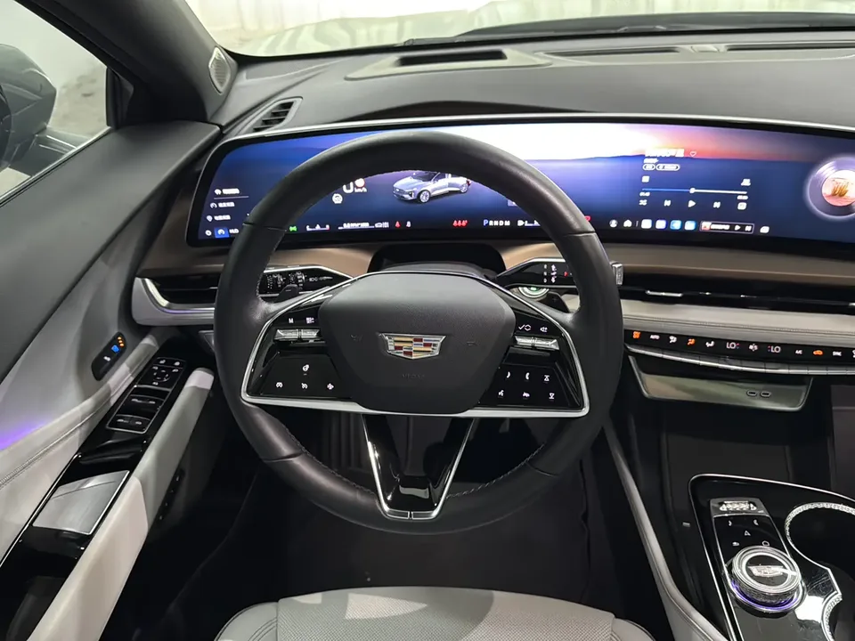 Cadillac GT4 25T Premium Edition 2023 — миниатюра 4