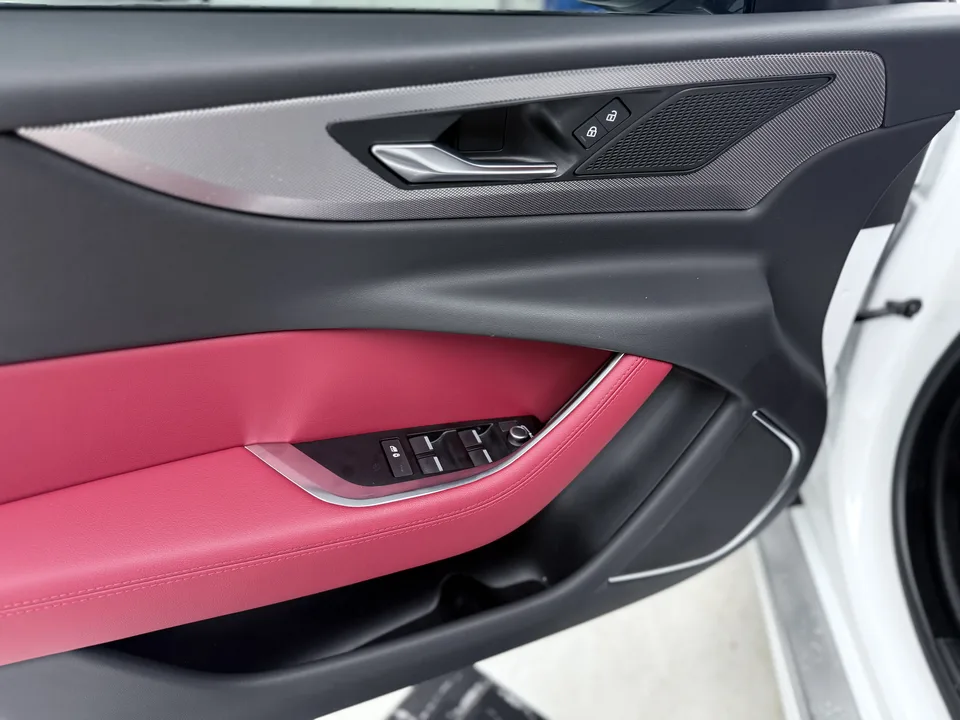 Jaguar XEL Jaguar XEL 2023 2.0T 250PS R-DYNAMIC S Progressive Sports Edition 2023 — thumbnail 4