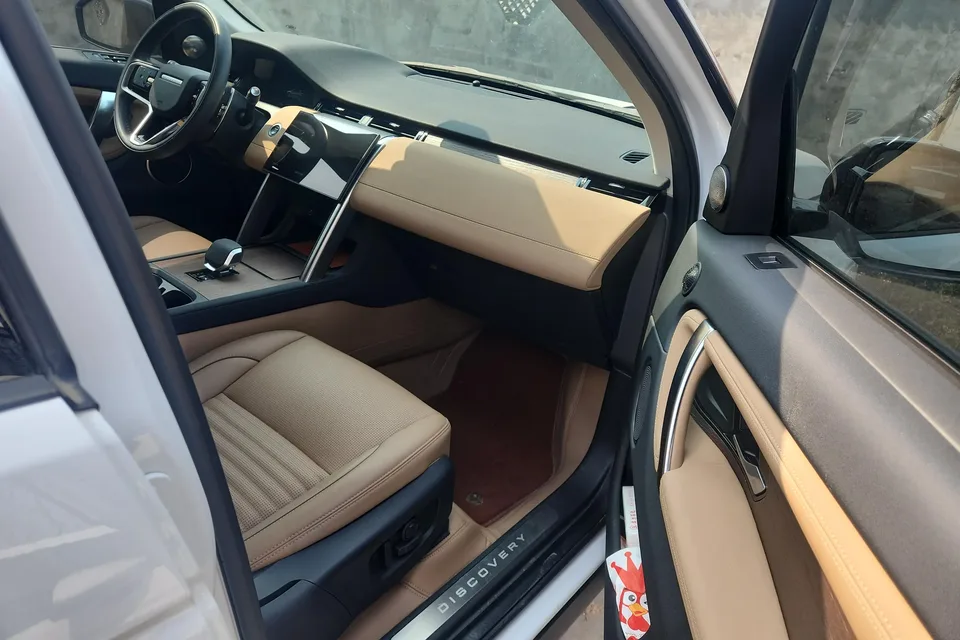 Land Rover Discover Sports Discovery Sport 2024 249PS R-Dynamic SE Performance Technology Edition 5-seater 2024 — миниатюра 2