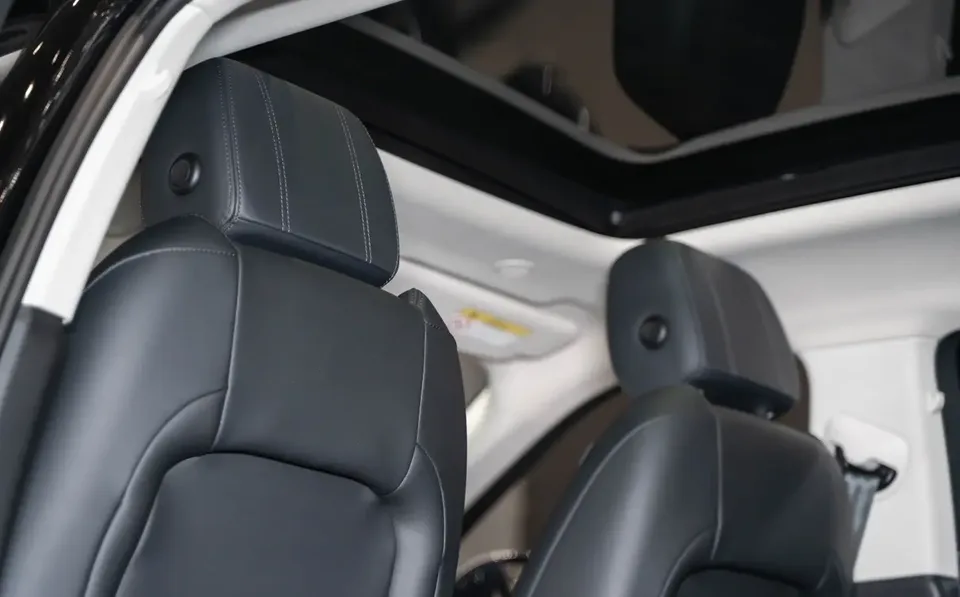 Land Rover Range Rover Evoque Range Rover Evoque 2021 Aurora L 249PS R-Dynamic First Edition 2022 — thumbnail 4