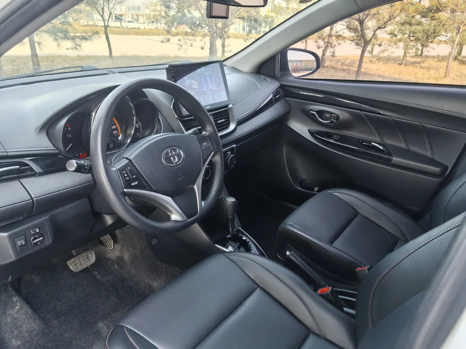 Toyota Yaris L Yaris L 2022 YARiS L 2022 1.5L CVT luxury PLUS version 2022 — thumbnail 5