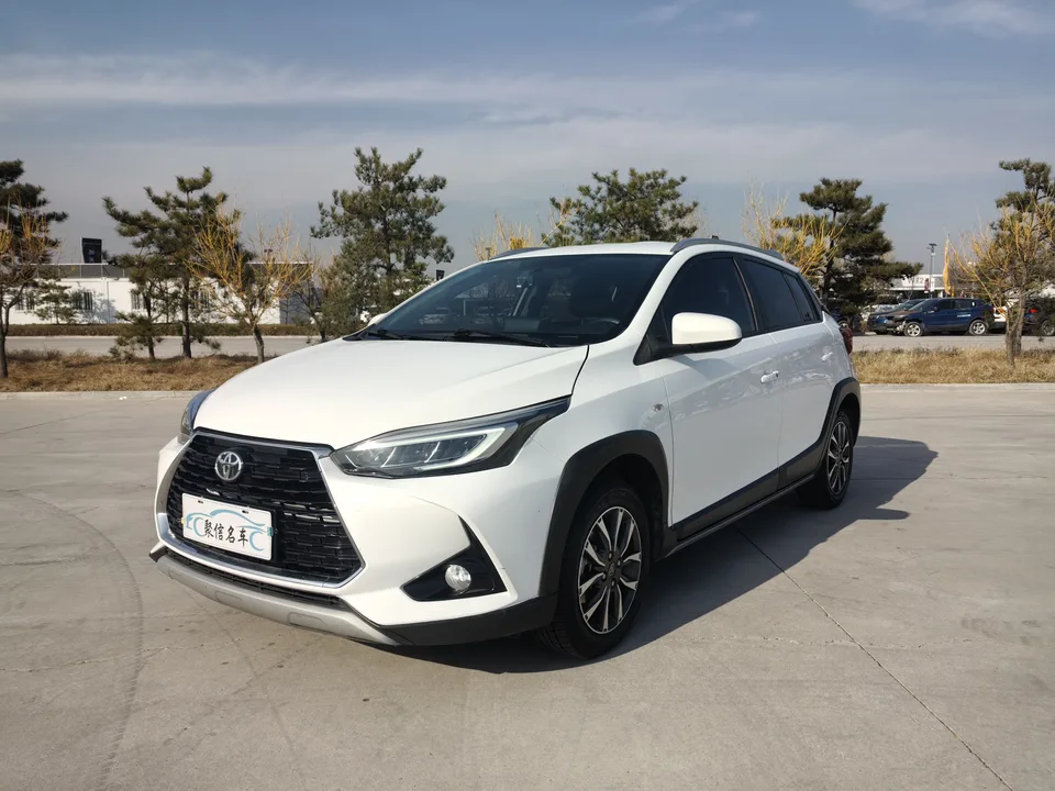 Toyota Yaris L Yaris L 2022 YARiS L 2022 1.5L CVT luxury PLUS version 2022 — photo 1, buy with delivery to Moscow