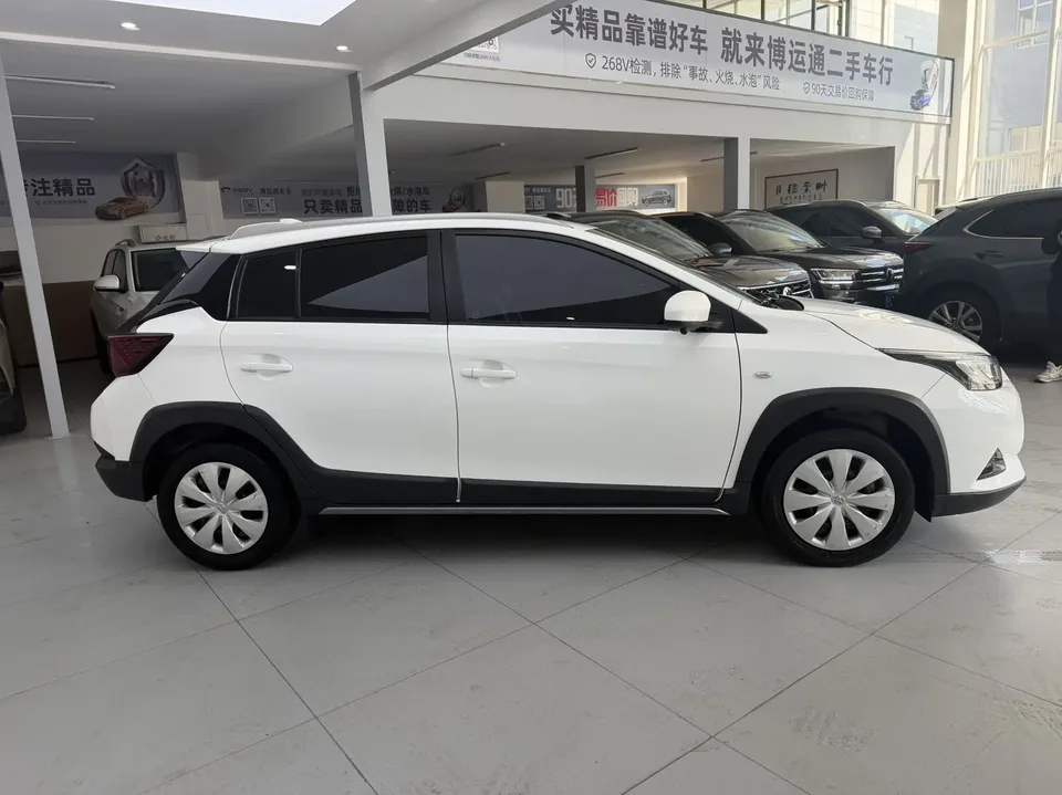 Toyota Yaris L YARiS L is the 2022 1.5L CVT leading PLUS version 2022 — миниатюра 2